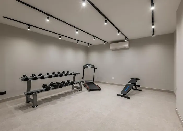 Mare Seaside Heated Infinity Pool Sauna Gym 别墅