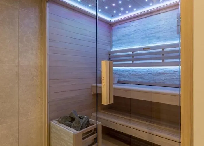 Mare Seaside Heated Infinity Pool Sauna Gym 别墅