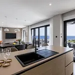 Mare Seaside Heated Infinity Pool Sauna Gym וילה *