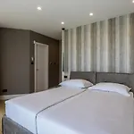Mare Seaside Heated Infinity Pool Sauna Gym וילה *
