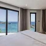 Mare Seaside Heated Infinity Pool Sauna Gym וילה