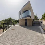Villa Mare Seaside Heated Infinity Pool Sauna Gym *
