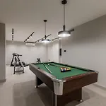 Mare Seaside Heated Infinity Pool Sauna Gym וילה