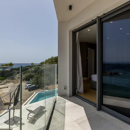 Villa Mare Seaside Heated Infinity Pool Sauna Gym *