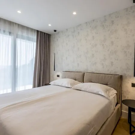 Villa Mare Seaside Heated Infinity Pool Sauna Gym *