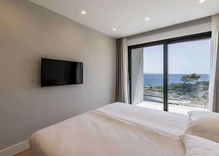 Mare Seaside Heated Infinity Pool Sauna Gym *